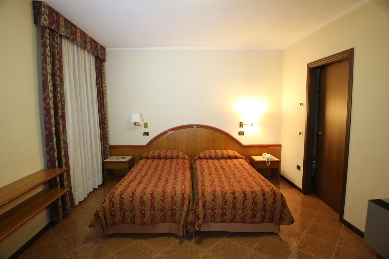 Hotel Paris Castel Goffredo Ngoại thất bức ảnh