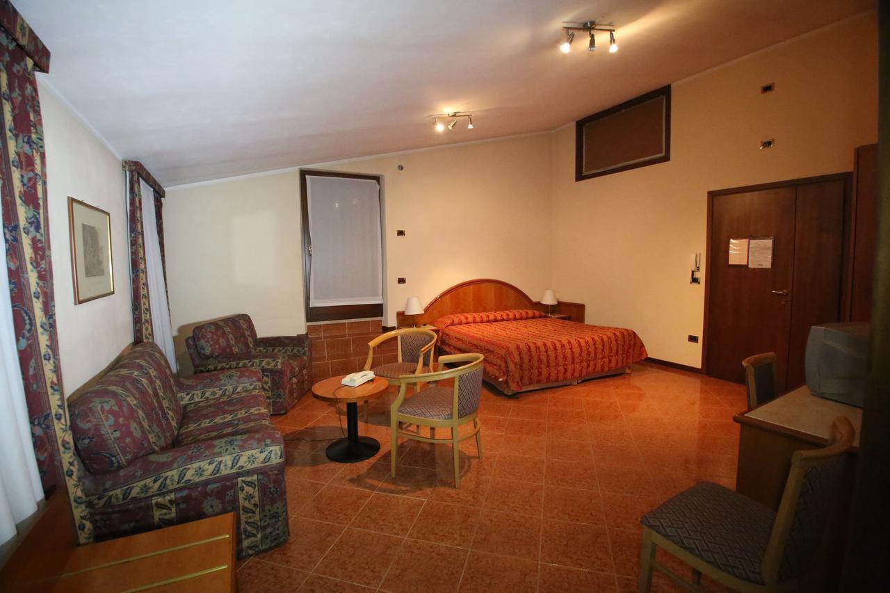 Hotel Paris Castel Goffredo Ngoại thất bức ảnh